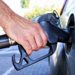 社員が車で出勤、移動する場合のガソリン代の計算方法